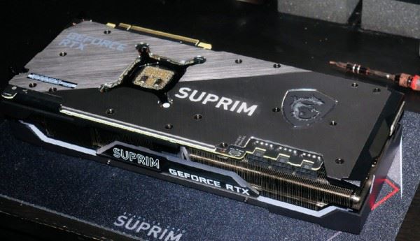 В Сети стали доступны живые фотографии видеокарты MSI GeForce RTX 3090 SUPRIM X