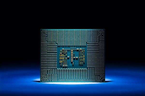 Графический процессор Intel DG1 позирует на официальных фотографиях