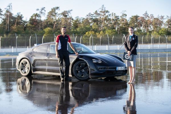 Марафон в заносе: электромобиль Porsche установил рекорд Гиннесса по дрифту