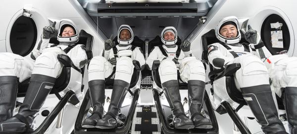Прямой эфир с запуска миссии SpaceX Crew Dragon — на борту 4 астронавта